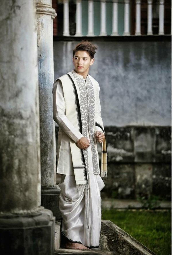 Traditional Dresses of Manipur: 